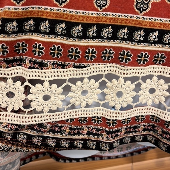 Boho tank with crochet detail​​​​​​​​​​​​​​​​​​​ - Picture 2 of 3